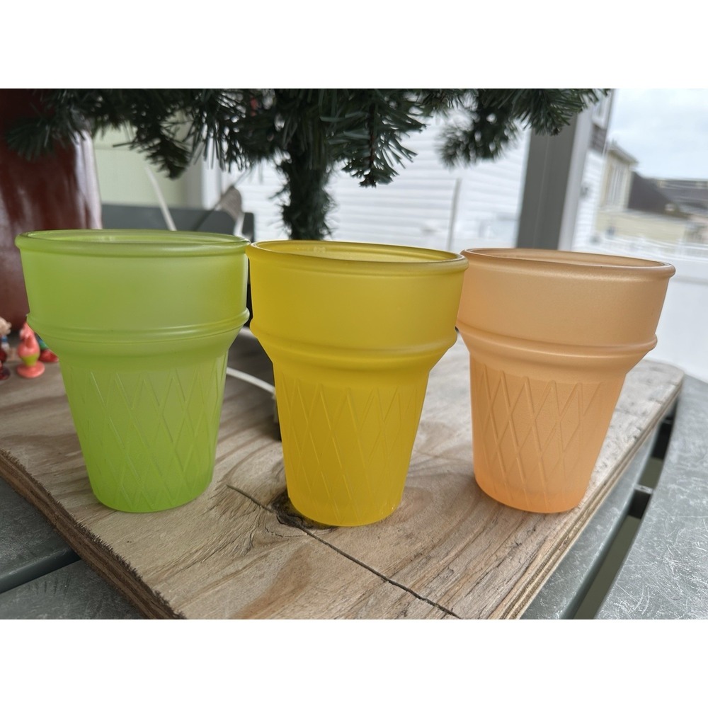 VTG LIBBEY PASTEL COLORED‎ FROSTED ICE CREAM CONE SHAPED GLASSES SET OF 3